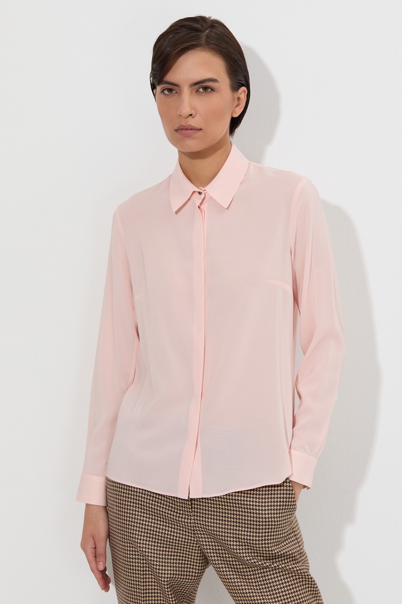 Блузка в розовом оттенке